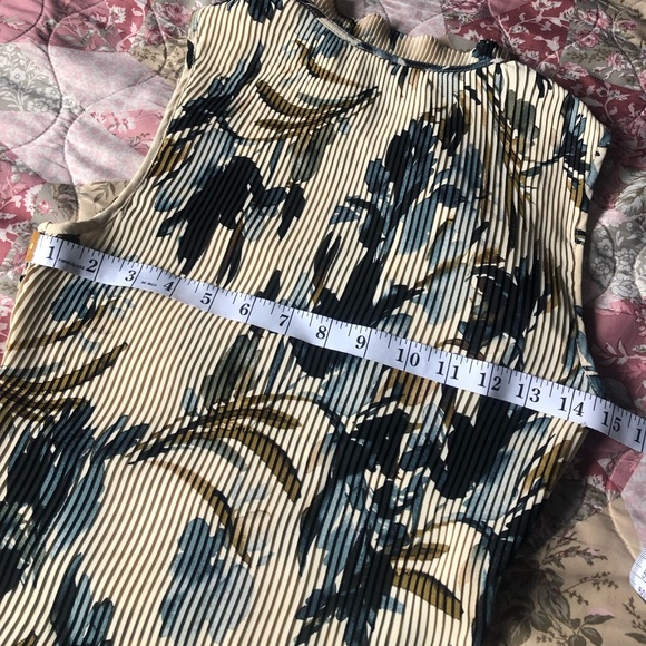 Like New DKNY Pleated Floral Tank Top - Picture 4 of 5